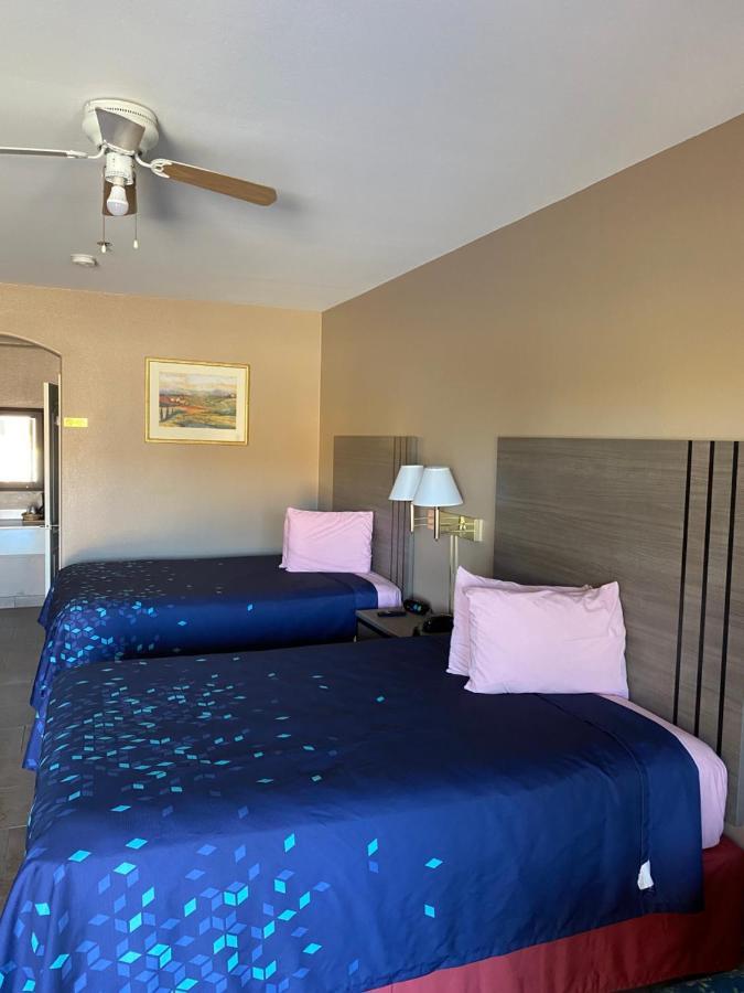 Fresnos And Motel Los Fresnos