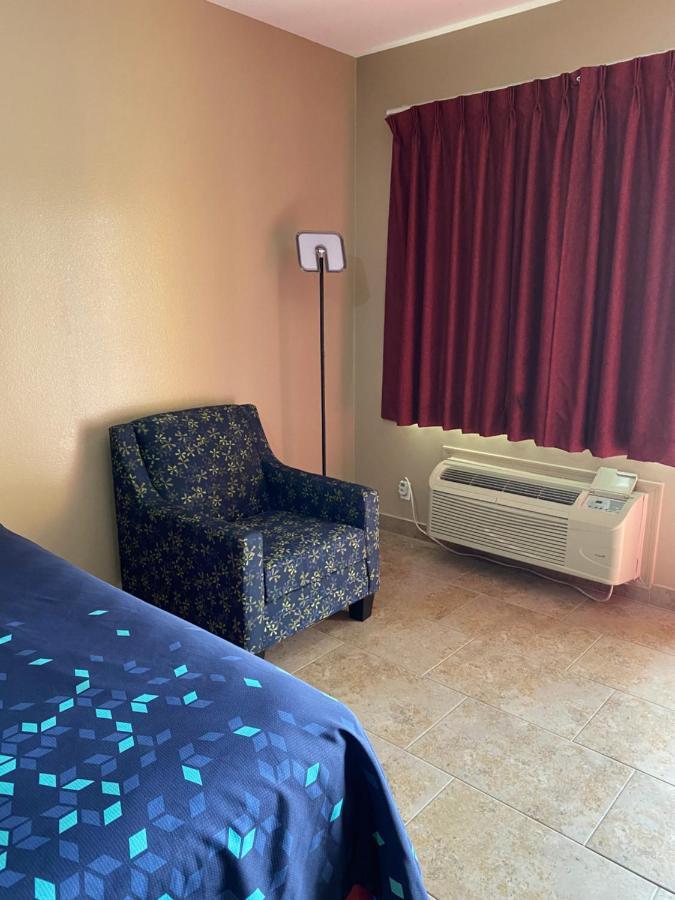 Fresnos And Motel Los Fresnos